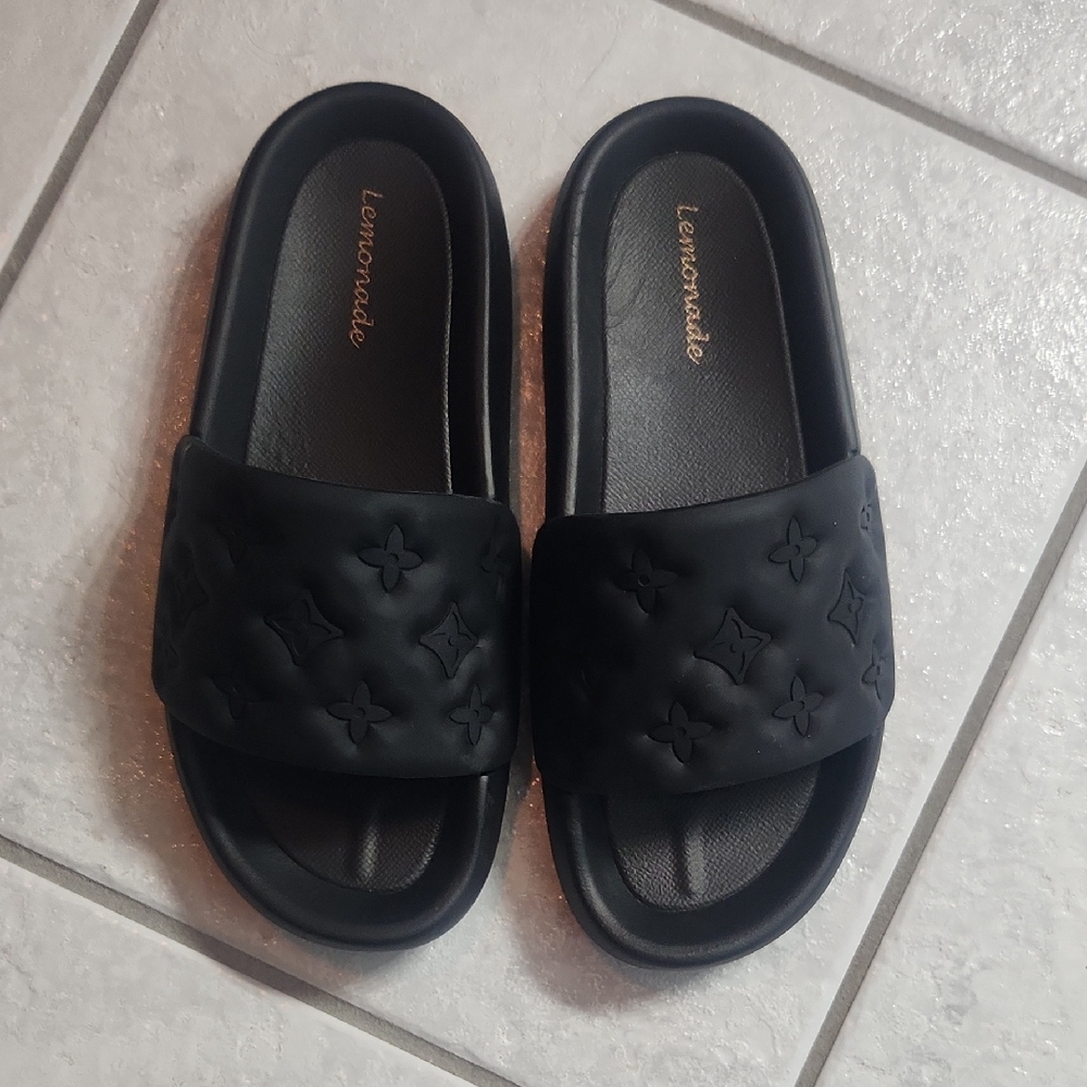 Lemonade Lowkey Famous Slides Size 10 Manmaid Materials Black